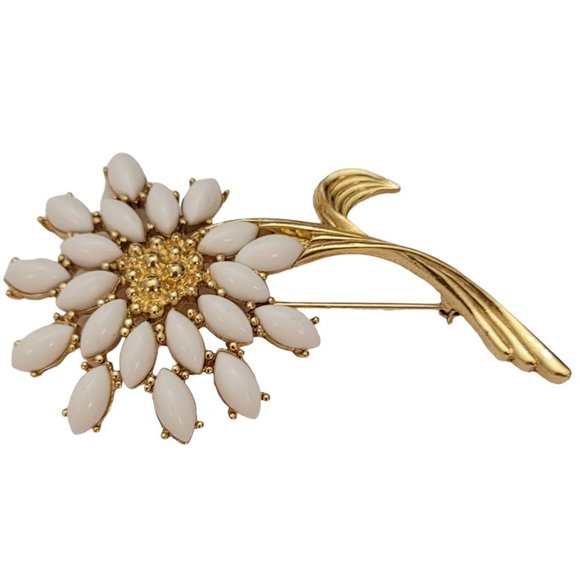 Trifari TM Gold Tone White Plastic Rhinestone Stemmed Flower Brooch, Signed E611 - Picture 2 of 9